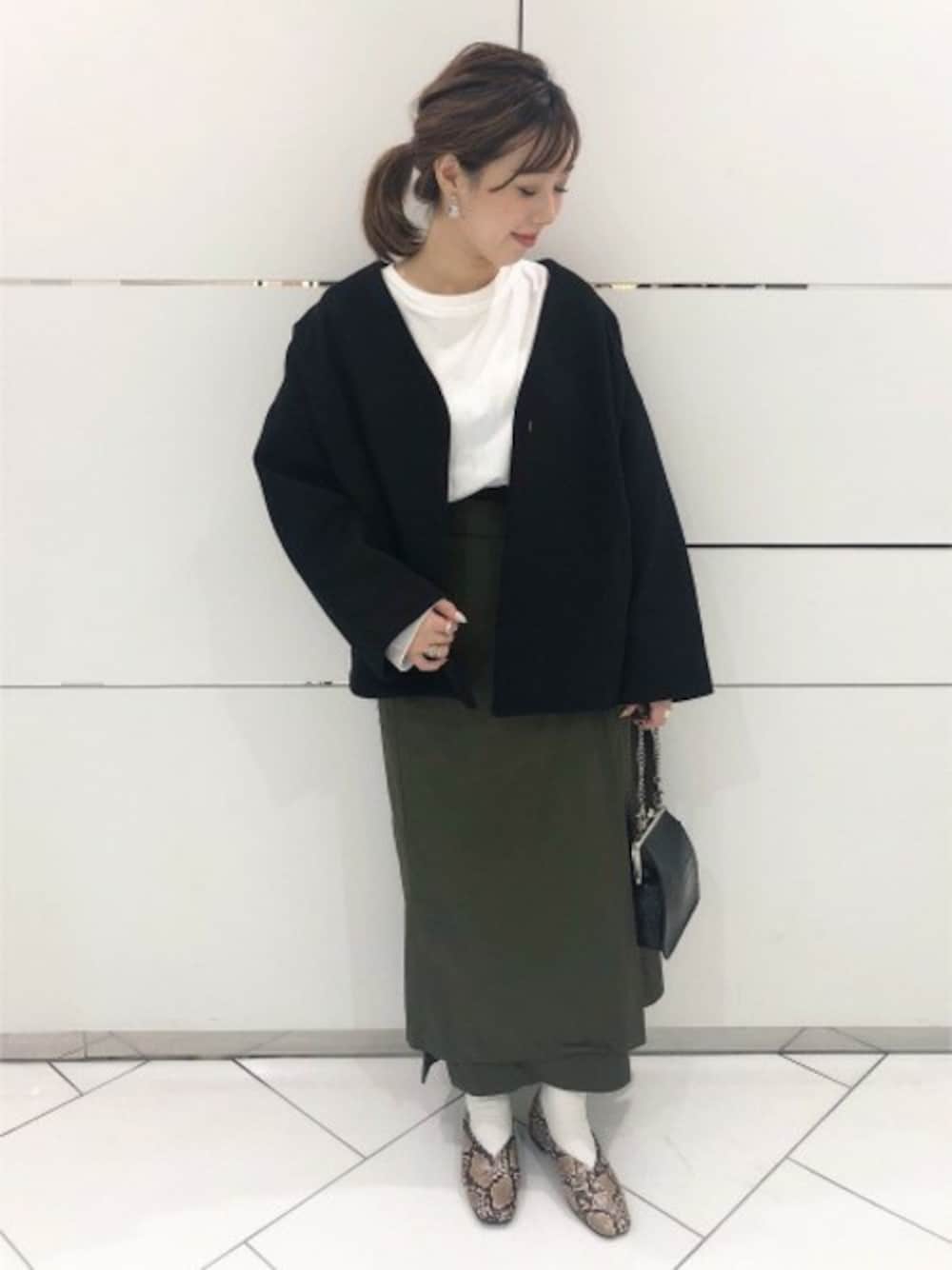 「JEANASiS、冬コーデ、ジーナシス、ロングスカート、ノーカラーコート、ショートコート、ミリタリースカート、カーキスカート、ブラック×カーキ」｜「JEANASISのショートビーバーハーフノーカラーコート/839533（その他アウター、ブラック系）」を使った、JEANASIS 和歌山ミオ店STAFFさん（レディース・160cm）の秋コーディネートの1枚目の写真