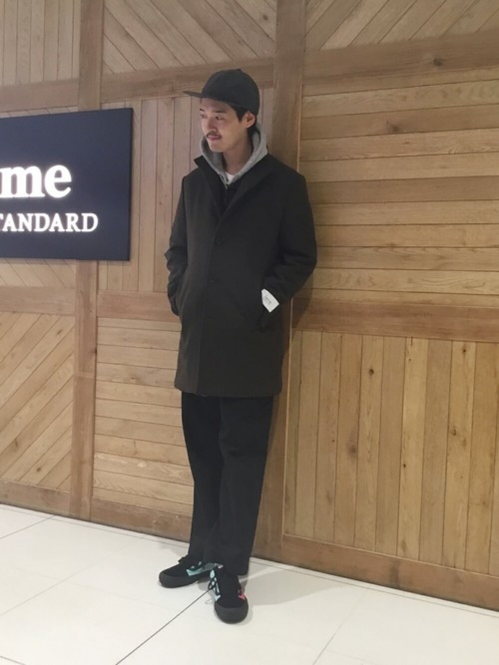 JOURNAL STANDARD relumeのステンカラーコートを使った「カーキ」の