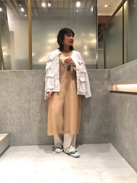 「アイテム（ミリタリージャケット、ホワイト系）」を使った、りおさん（レディース・156cm）の春コーディネート