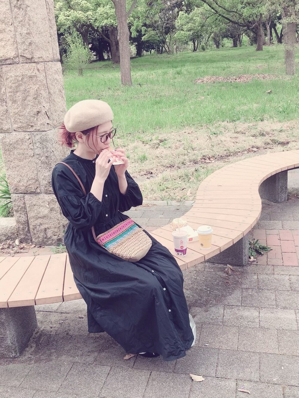 「ゆるコーデ、カジュアル、ラクチンコーデ、おしゃれさんと繋がりたい、ワンピース、シンプル、ベレー帽、めがね、春コーデ、デート」｜「GUのアイテム（ワンピース、ブラック系）」を使った、Kyu◡̈⃝⋆*さん（レディース・165cm）の春コーディネートの1枚目の写真