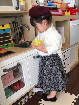 「アイテム（モカシン/デッキシューズ、ブラック系）」を使った、はんなこさん（キッズ・80cm）の春コーディネート