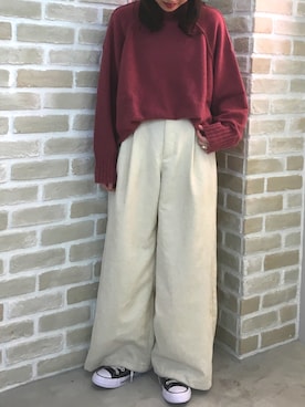 「earth music&ecology（アースミュージックアンドエコロジー）の・コーデュロイワイドパンツ（その他パンツ）」を使った、たにはたさん（レディース・157cm）の秋コーディネート