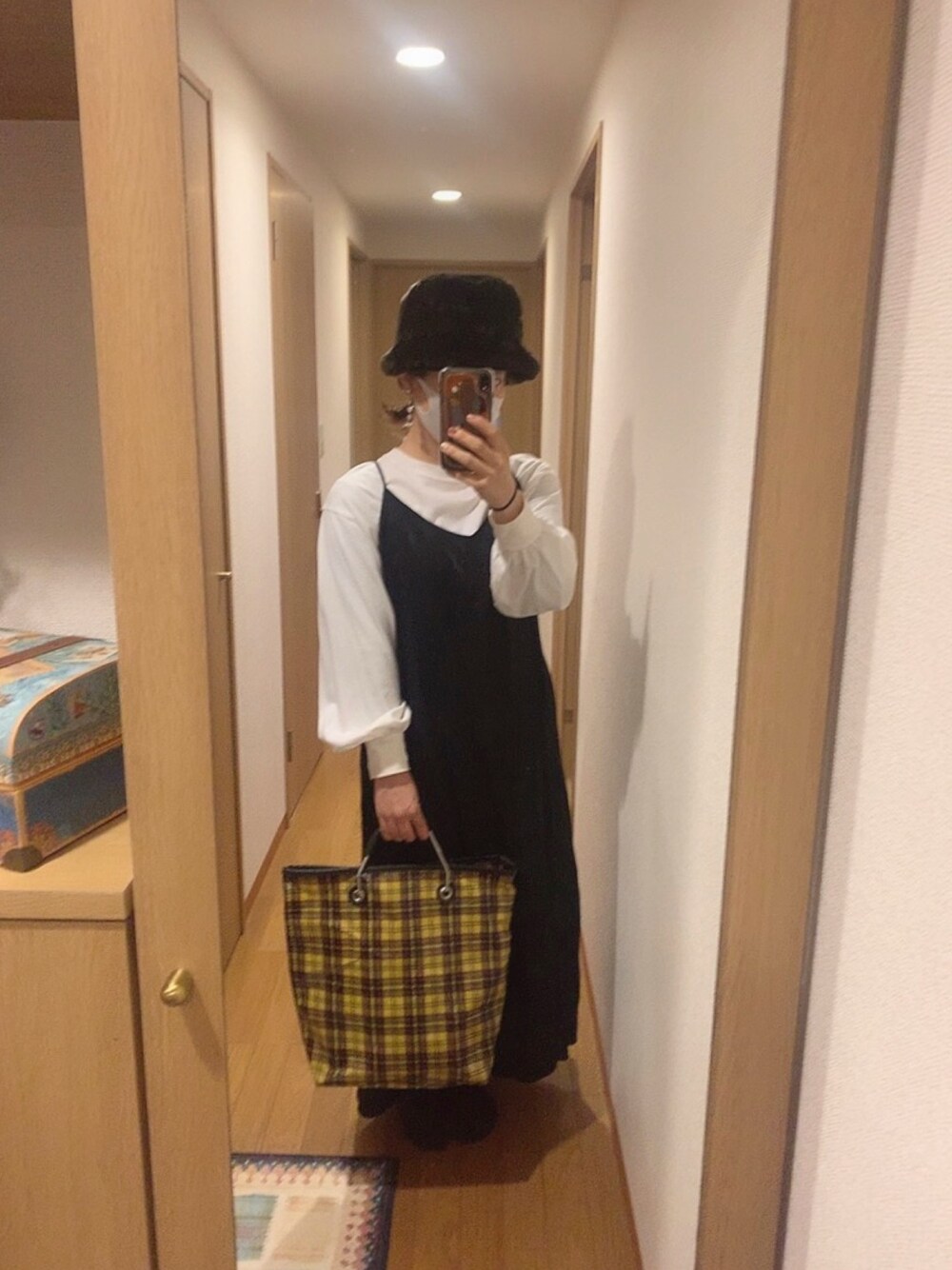 「UNIQLOのアイテム（ワンピース、ブラック系）」を使った、mojoさん（レディース・157cm）の秋コーディネートの1枚目の写真