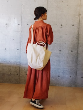 「シャツワンピを羽織る」｜「アイテム（アクセサリー）」を使った、mya_yu（cherie aimer trip）さん（レディース・159cm）の春コーディネート