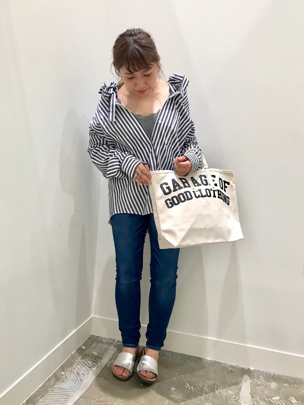 「GARAGE OF GOOD CLOTHING、garageofgoodclothing、シャツスタイル、ストライプシャツ、SEVENDAYS＝SUNDAY、スキニー、soierie、Americana 、kuzuhamall」｜「GARAGE OF GOOD CLOTHINGのアイテム（シャツ/ブラウス、その他）」を使った、annaさん（レディース・148cm）の夏コーディネートの1枚目の写真