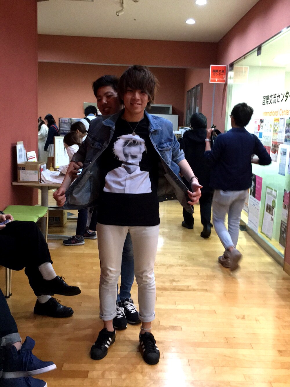 「G-SHOCKのアイテム（Tシャツ/カットソー、ブラック系）」を使った、こーすけ@surfさん（メンズ・155cm）の春コーディネートの1枚目の写真