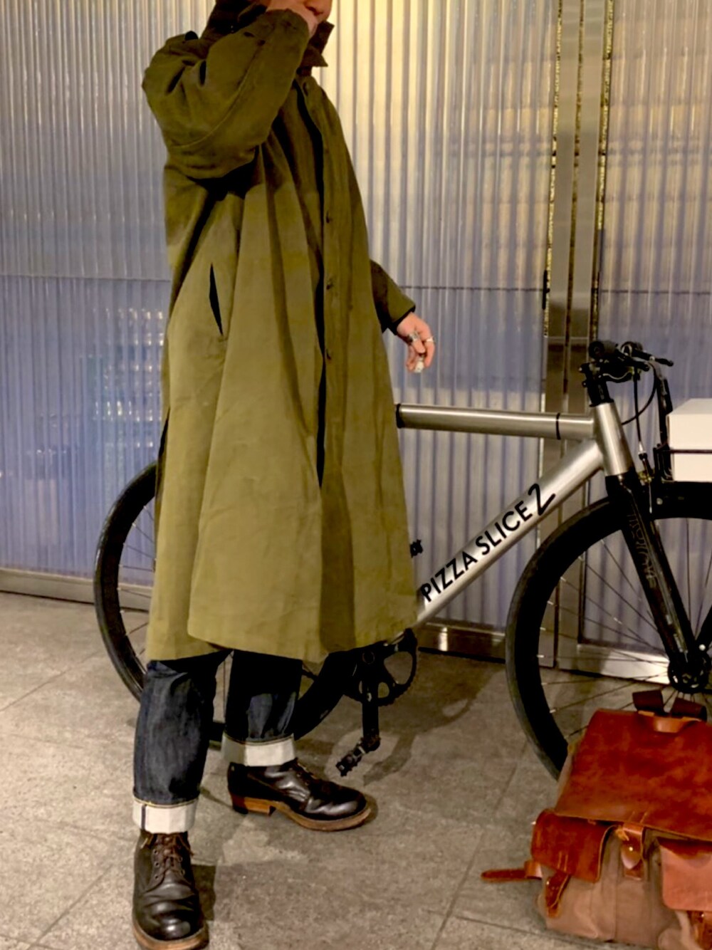 「春コーデ、シンプルコーデ、大人コーデ、古着、ミニタリー、デニム、セルビッチデニム、フランス軍、whitesboots、boots」｜「LEVI'S VINTAGE CLOTHINGのアイテム（デニムパンツ、ブルー系）」を使った、こーすけ@surfさん（メンズ・167cm）の春コーディネートの1枚目の写真