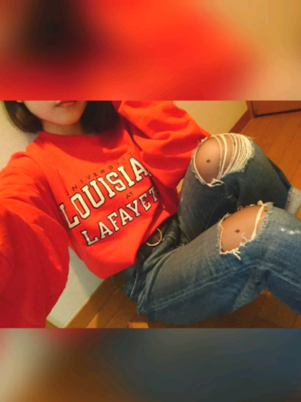 「ダメージデニムパンツ、ドットタイツ、ドット、赤スウェット、古着」｜「usedのアイテム（スウェット、レッド系）」を使った、りっぷさん（レディース・143cm）の春コーディネートの1枚目の写真
