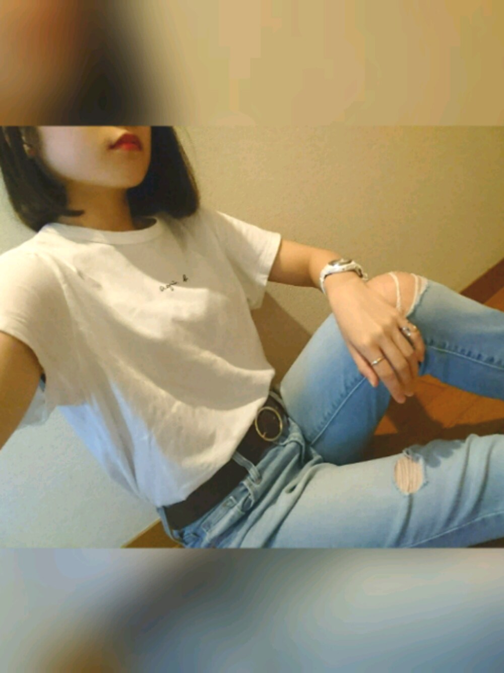 「agnes b.、アニエスベー、シンプル、デニムコーデ、白Tシャツ」｜「OLD NAVYのアイテム（デニムパンツ、ブルー系）」を使った、りっぷさん（レディース・143cm）の春コーディネートの1枚目の写真