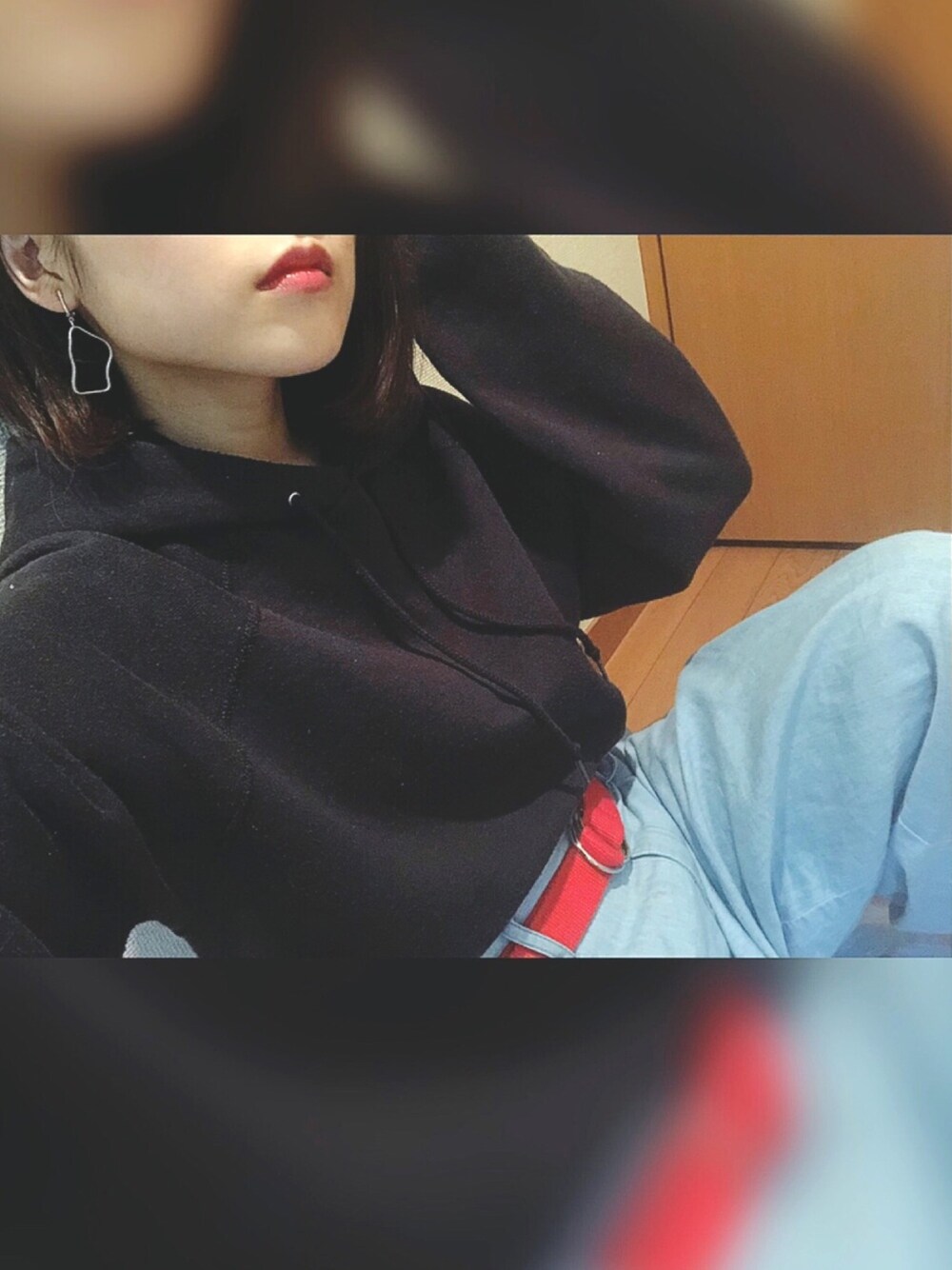 「黒スウェット、黒パーカー、ゆるっと」｜「usedのアイテム（スウェット、ブラック系）」を使った、りっぷさん（レディース・143cm）の秋コーディネートの1枚目の写真