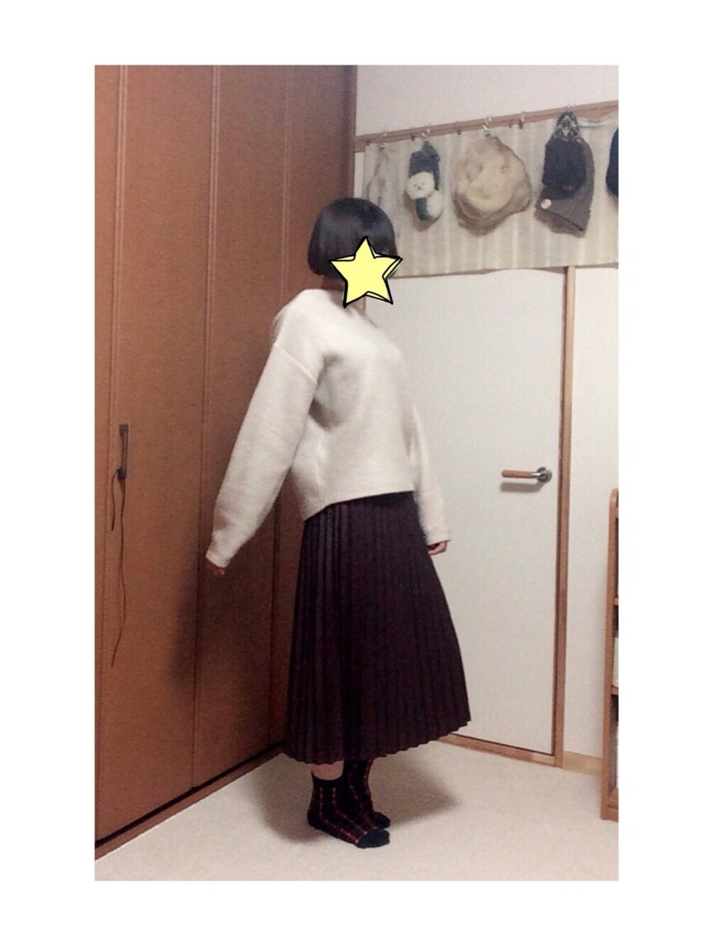 「あったかコーデ、しごとスタイル、フェイクレザー、KBF、ダイソー靴下、スカート、DAISO」｜「KBFのKBF ハイネック袖ボリュームカットソー（Tシャツ/カットソー、グレー系）」を使った、かおりん〽︎さん（レディース・166cm）の春コーディネートの1枚目の写真