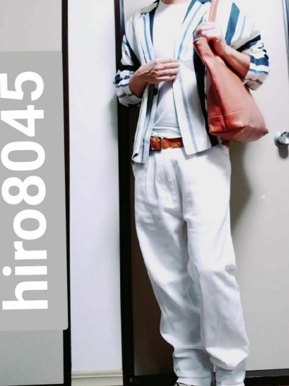 「しろパン、白パンツ、白パンツコーデ、夏、ビッグシルエット、キレイめ、大人コーデ、トートバッグ、summer」｜「UNIQLOのアイテム（Tシャツ/カットソー、ホワイト系）」を使った、hiro8045さん（メンズ・170cm）の夏コーディネートの1枚目の写真