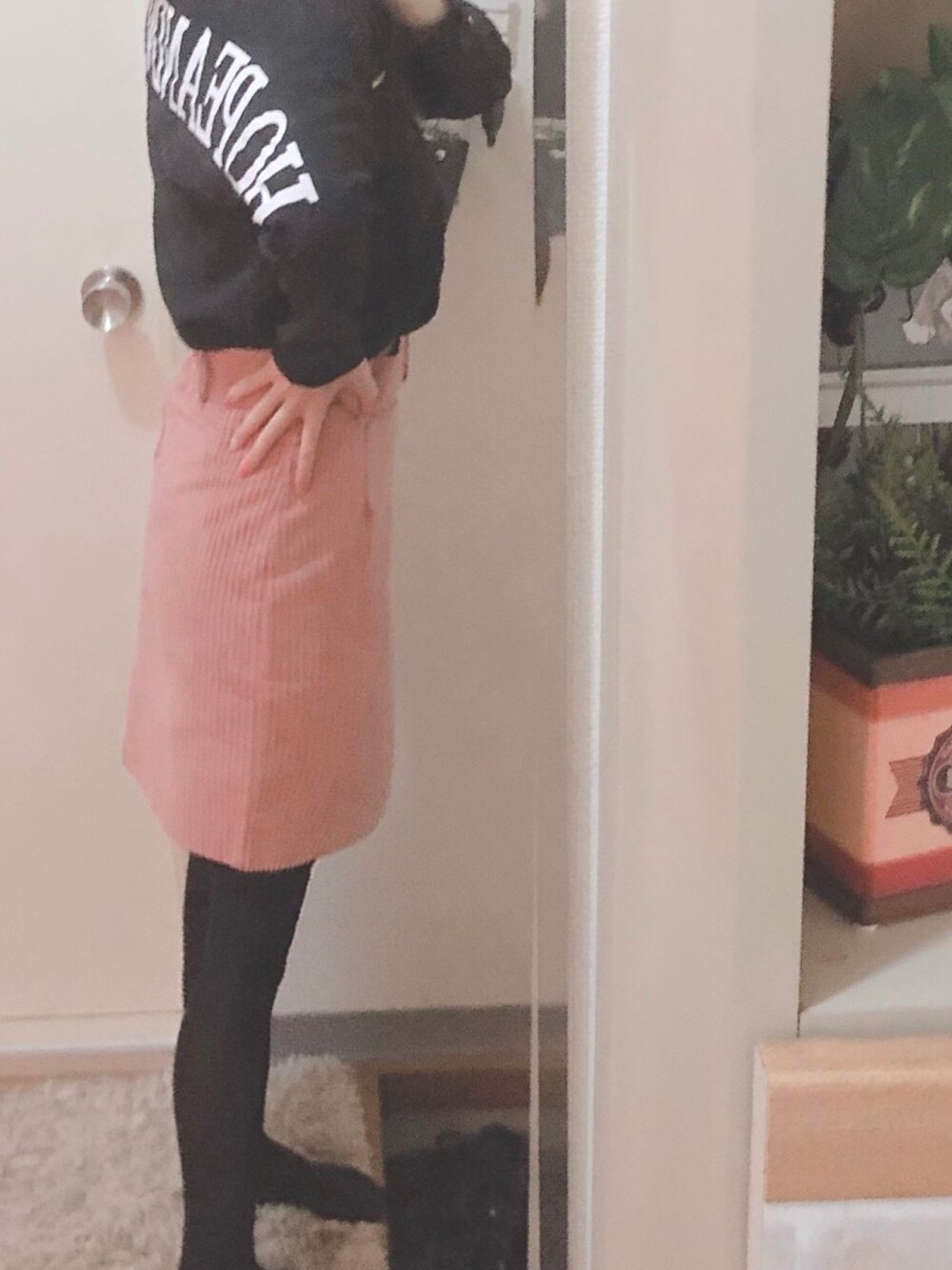 「ピンク、ママコーデ」｜「N WITH.のベルト付きコーデュロイミニスカート（スカート、ピンク系）」を使った、@rimaeriさん（レディース・163cm）の冬コーディネートの1枚目の写真