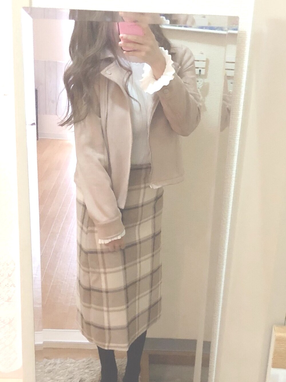 「シンプル、ママコーデ」｜「GRLのチェックタイトスカート（スカート、ベージュ系）」を使った、@rimaeriさん（レディース・163cm）の冬コーディネートの1枚目の写真