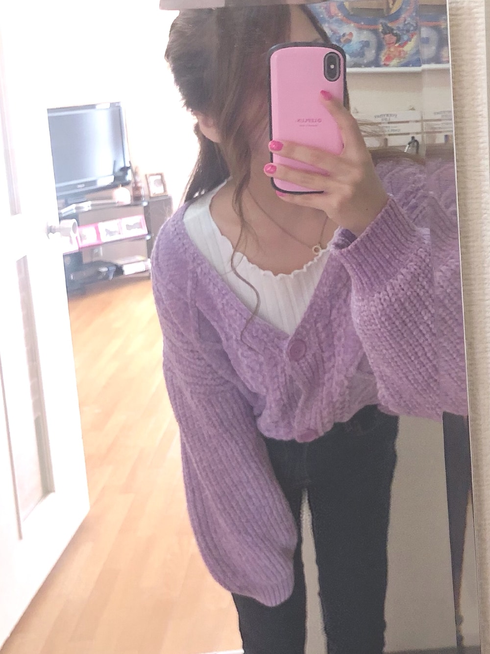 「春コーデ、今日のコーデ、デニムパンツ、おしゃれさんと繋がりたい、ママコーデ、キレイめ、プチプラコーデ、大人コーデ」｜「GRLのフリルデザインリブニットトップス（ニット/セーター、ホワイト系）」を使った、@rimaeriさん（レディース・163cm）の冬コーディネートの1枚目の写真