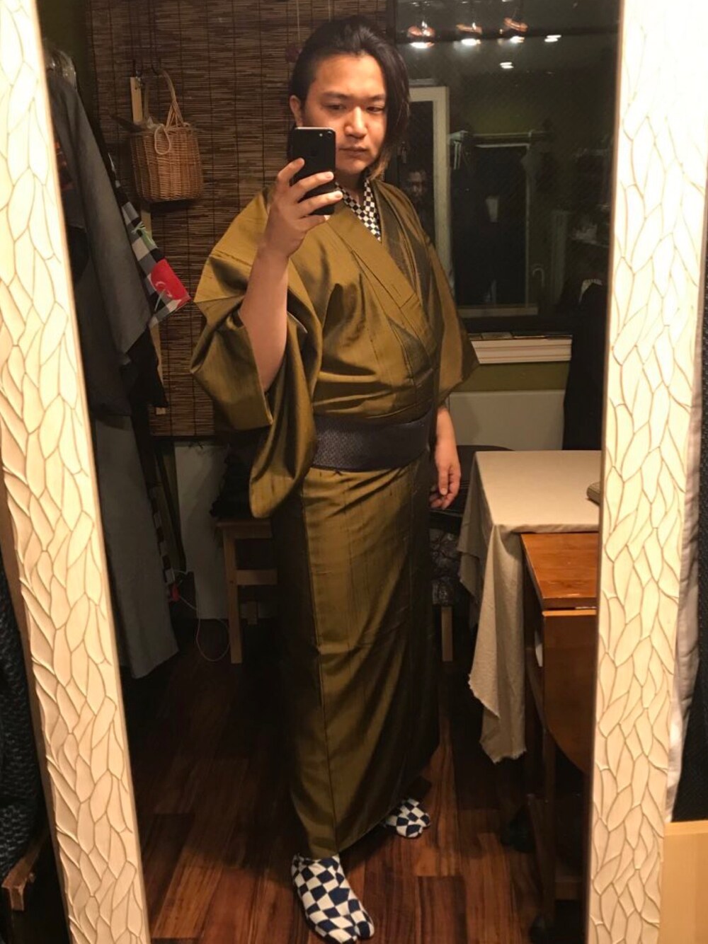 「市松模様、きもの、着物、和服、イエロー、くすみカラー、イエロー×ブルー、黄色、ゴールド」｜「藤木屋のアイテム（和装小物、レッド系）」を使った、ハマ兄さん（メンズ・165cm）の秋コーディネートの1枚目の写真
