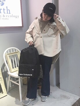 「earth music&ecology（アースミュージックアンドエコロジー）のアイテム（スニーカー）」を使った、めーさん（レディース・158cm）の冬コーディネート
