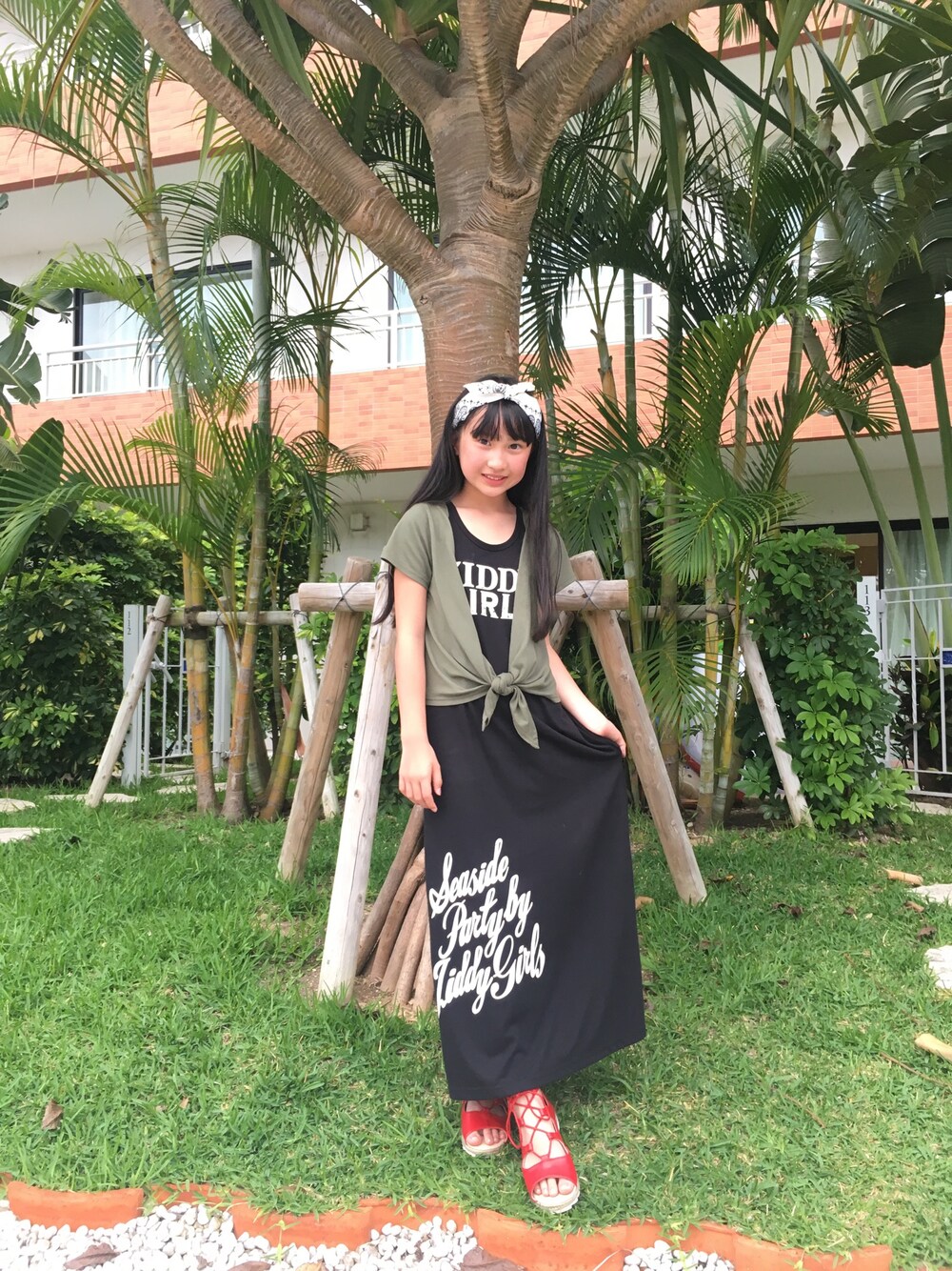 「ZIDDYのZIDDY/天竺羽織りセットマキシワンピ（ワンピース、ブラック系）」を使った、NANASEさん（キッズ・140cm）の夏コーディネートの1枚目の写真