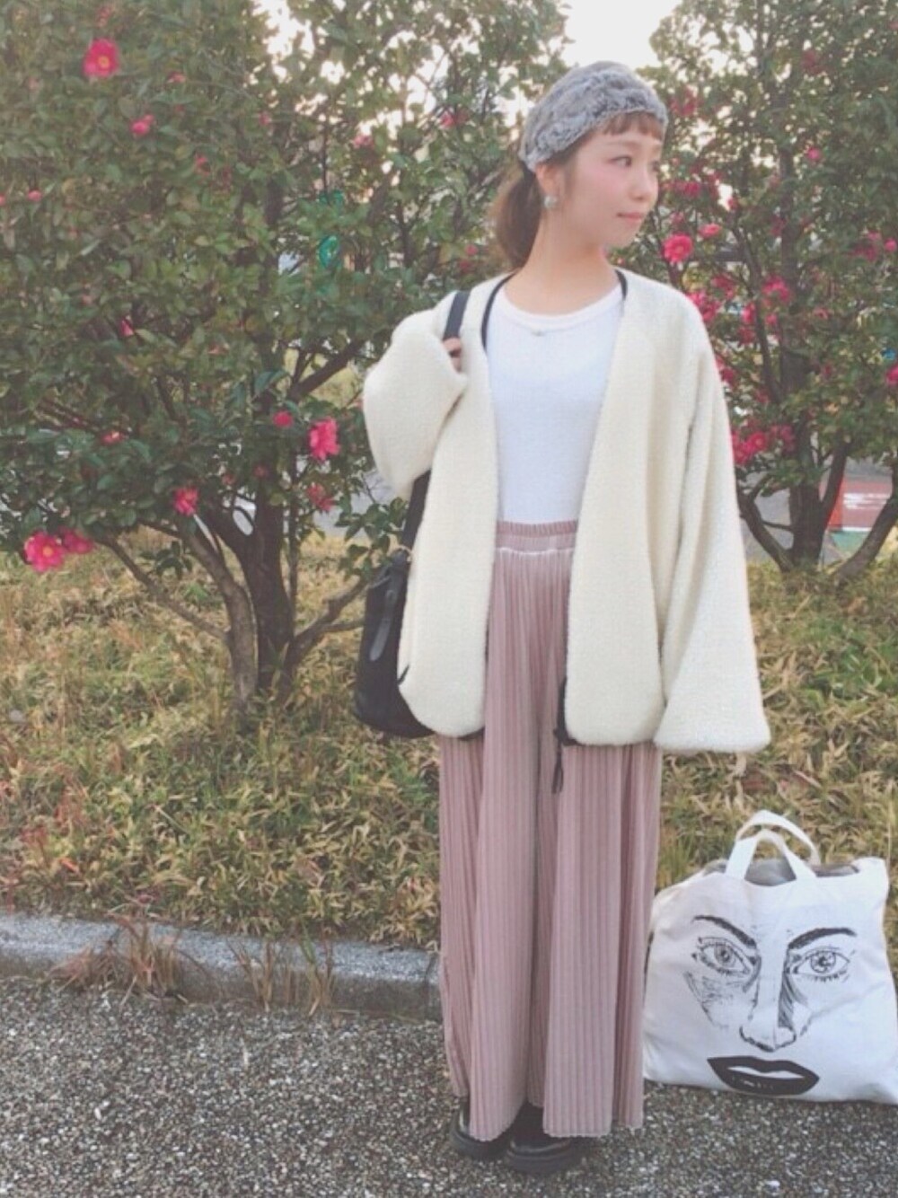 「冬コーデ、もこもこ、ワイドパンツ、ベロア、ベロアパンツ、ボアジャケット、ボア」｜「LOWRYS FARMのアイテム（パンツ、ピンク系）」を使った、SERORIさん（レディース・152cm）の冬コーディネートの1枚目の写真