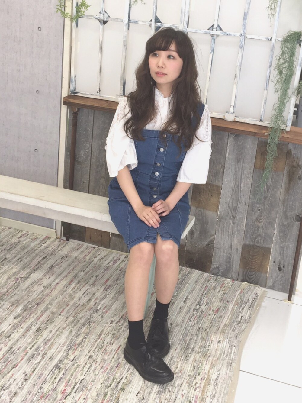 「カジュアルコーデ、春、fashion、低身長、H&M、デニムワンピース、白ブラウス、レース、古着」｜「H&Mのアイテム（ワンピース、ブルー系）」を使った、SERORIさん（レディース・152cm）の春コーディネートの1枚目の写真