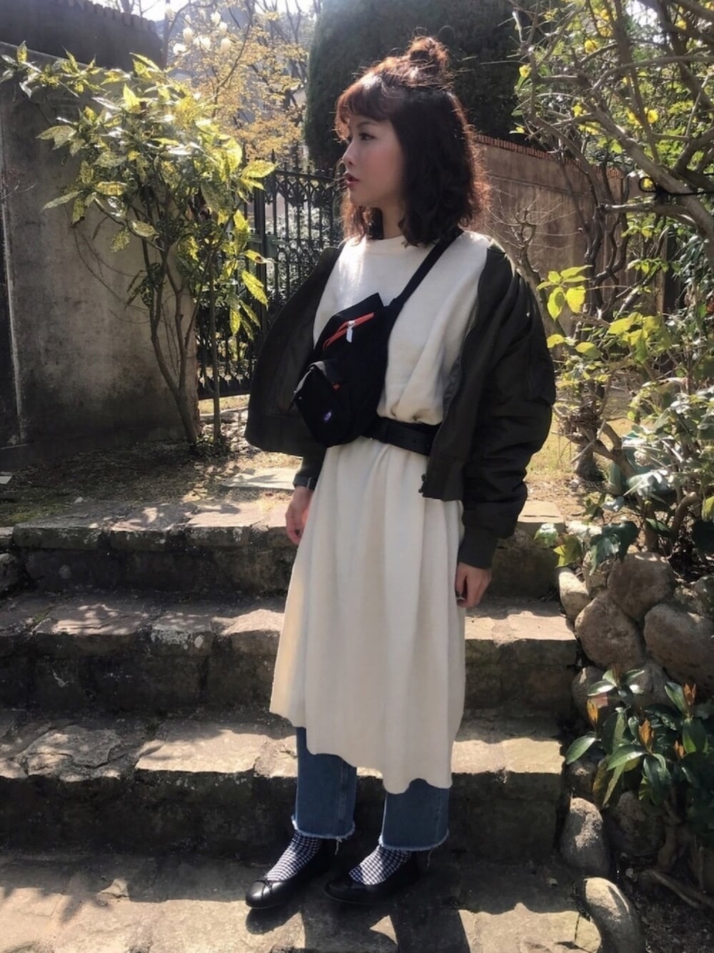 「ワンピース、二ットワンピース、MA1、バレエシューズ、今日のコーデ、春コーデ、春、ootd、春アウター」｜「Ungridのクルーネックニットワンピース（ワンピース、ホワイト系）」を使った、Mirandaさん（レディース・166cm）の春コーディネートの1枚目の写真