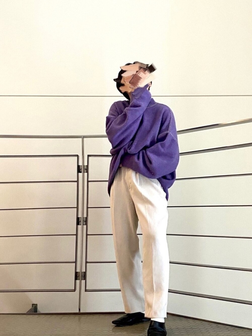 「パープルコーデ、パープルニット、ROPE' PICNIC(ROPE' PICNIC)、ホワイトパンツ、春コーデ、大人カジュアル、低身長、今日のコーデ、バブーシュ、Libra」｜「Babの【WEB限定】ハンドステッチニット（ニット/セーター、パープル系）」を使った、ヘルパーのおめかしさん（レディース・153cm）の冬コーディネートの1枚目の写真