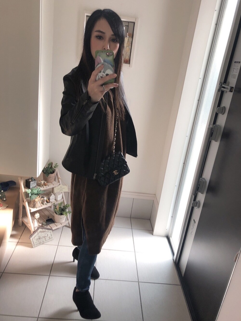 「ローリーズファーム(LOWRYS FARM)、大人カジュアル、大人コーデ、大人女子、ライダース、ワンピース、ワンピーススタイル」｜「PUBLIC TOKYOのデオドラントシングルライダース（ライダースジャケット、ブラック系）」を使った、kiriさん（レディース・160cm）の冬コーディネートの1枚目の写真