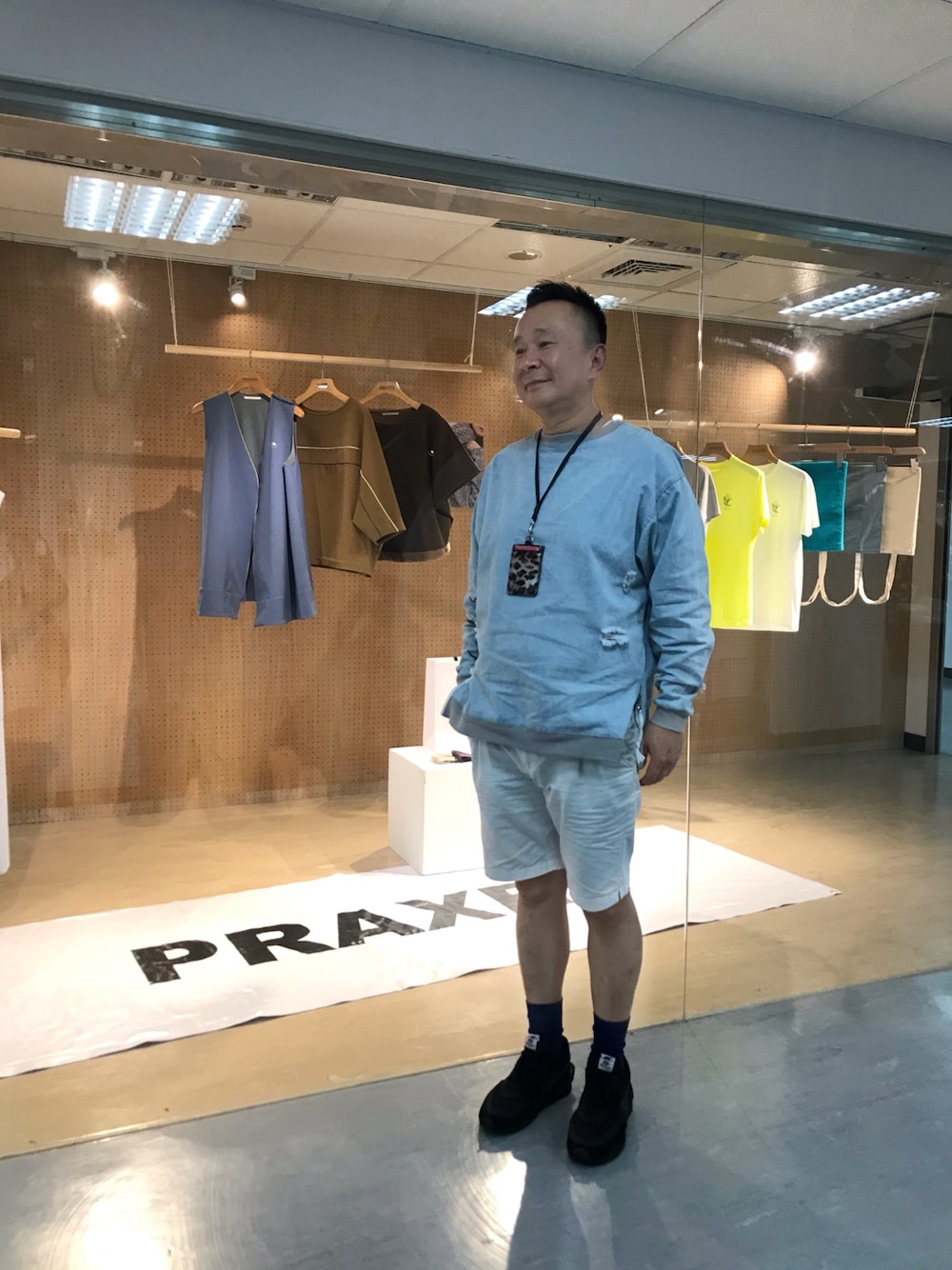 「永樂市場、denim、sacai×nike、TOMMY HILFIGER、大稻埕、50歳コーデ」｜「styleinsideのアイテム（その他トップス、ブルー系）」を使った、Daniel丹老爺さん（メンズ・176cm）の冬コーディネートの1枚目の写真