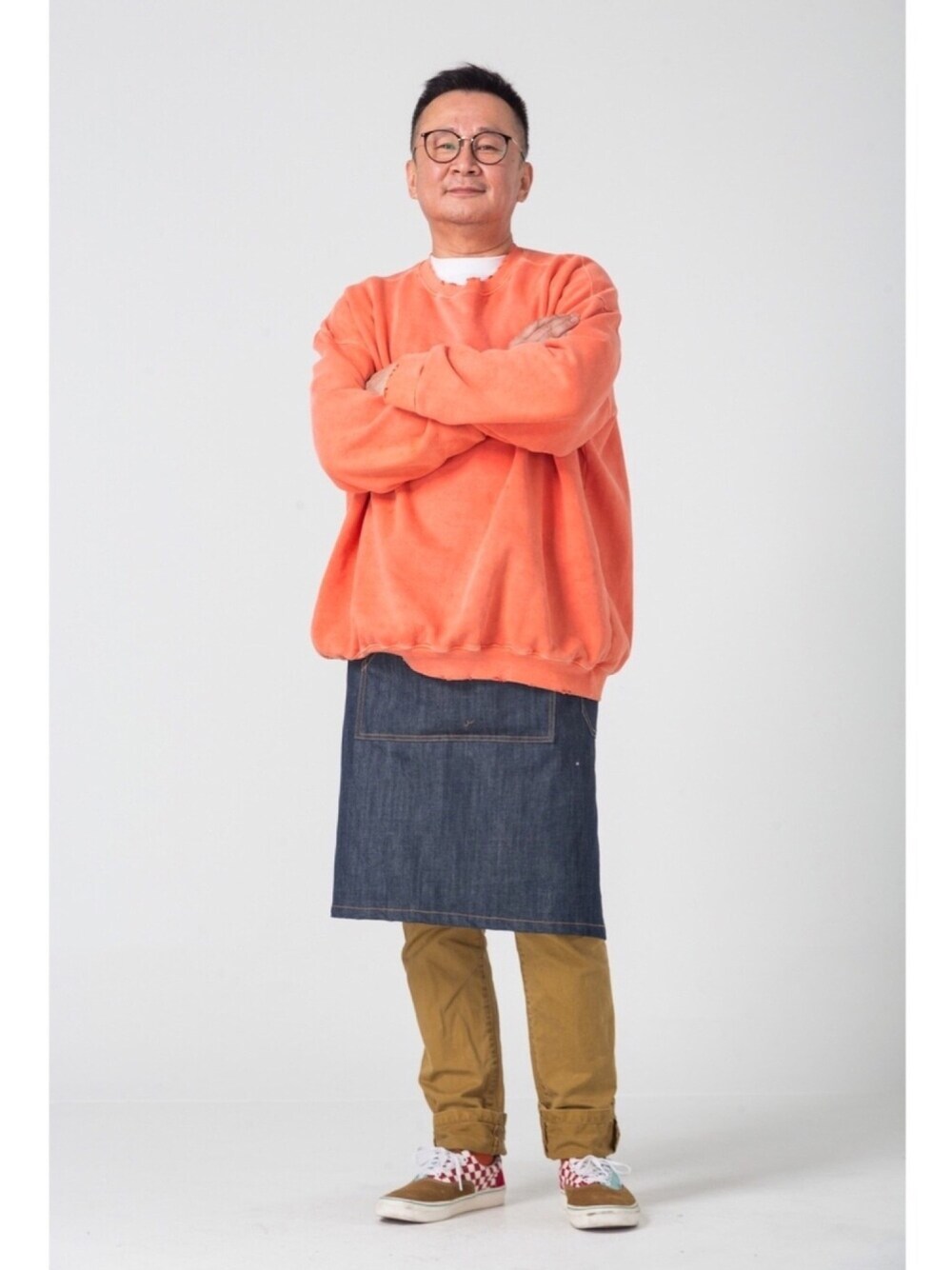「working style、VANS、orange、ootd、oversize、styleinside」｜「VANSのアイテム（スニーカー、その他）」を使った、Daniel丹老爺さん（メンズ・176cm）の冬コーディネートの1枚目の写真