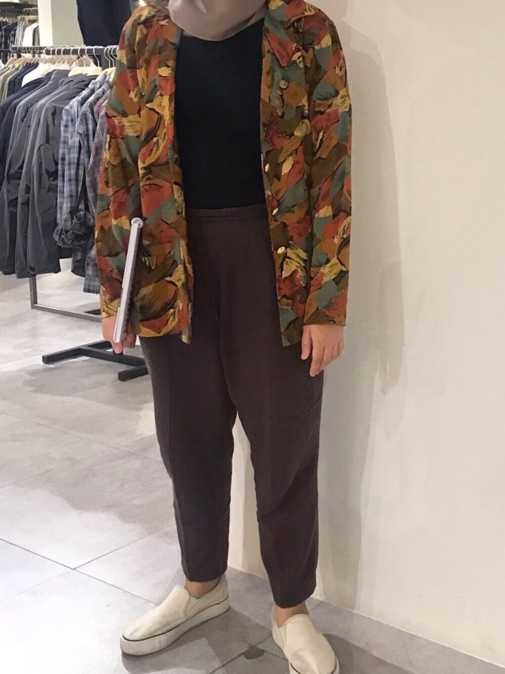 「ootd、fashion、fashion blogger、office style、instagram」｜「Rubiのアイテム（スリッポン、ホワイト系）」を使った、チラ sheevann  さん（レディース・158cm）の秋コーディネートの1枚目の写真