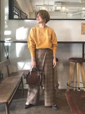 「FIL DE FER（フィルデフェール）の日焼け加工裏毛 ラウンドネックプルオーバー（Tシャツ/カットソー、イエロー系）」を使った、kamata.さん（レディース・158cm）の秋コーディネート
