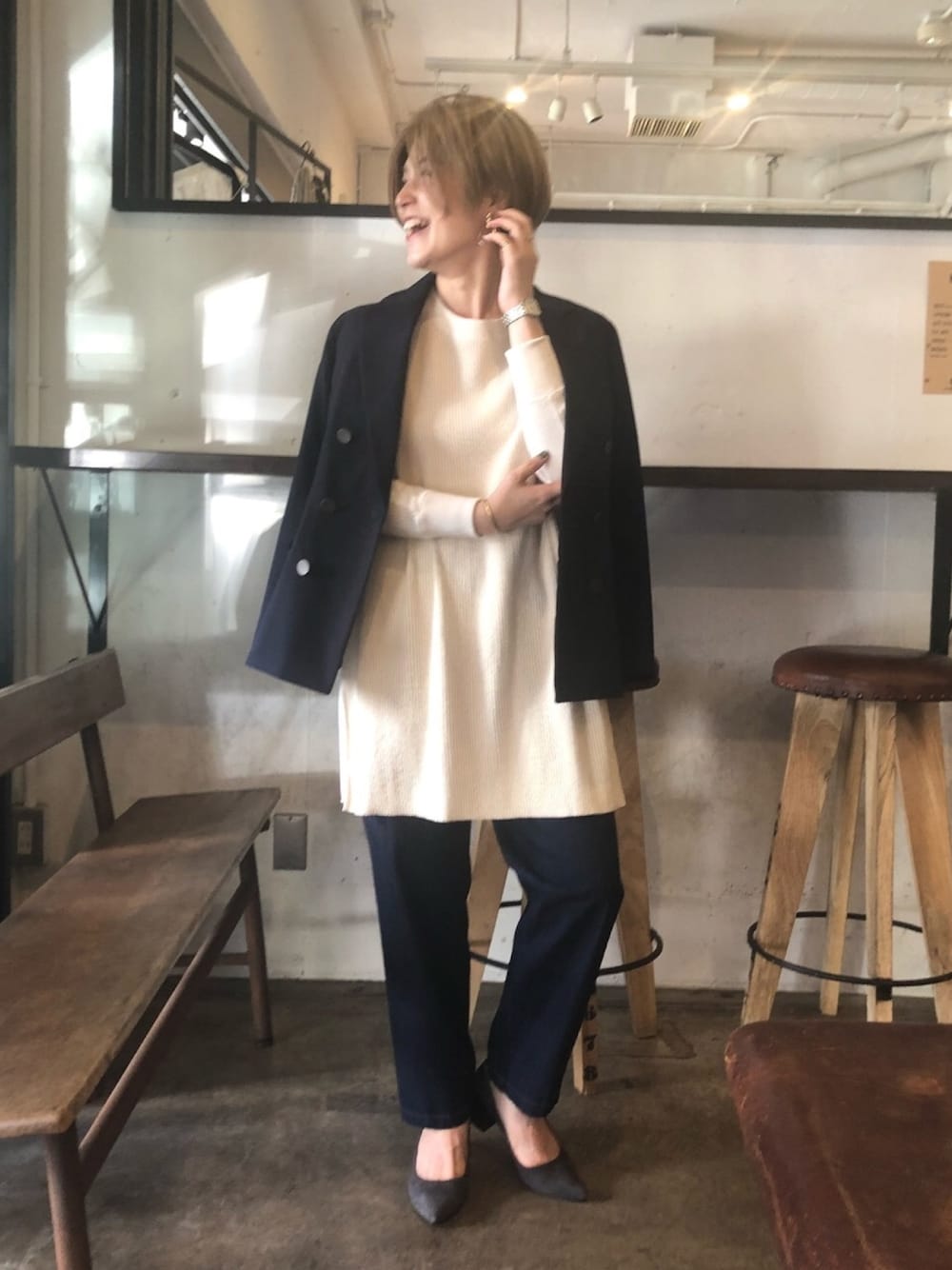 「ジャケット、ビッグシルエット、パンプス、デニムパンツ、ロング丈、ラフスタイル、シンプルコーデ、秋服、ダブルブレスト、秋服準備はじめました」｜「NOMBRE IMPAIRのトリコチンストレッチ Wブレストジャケット（テーラードジャケット、ブルー系）」を使った、kamata.さん（レディース・158cm）の秋コーディネートの1枚目の写真