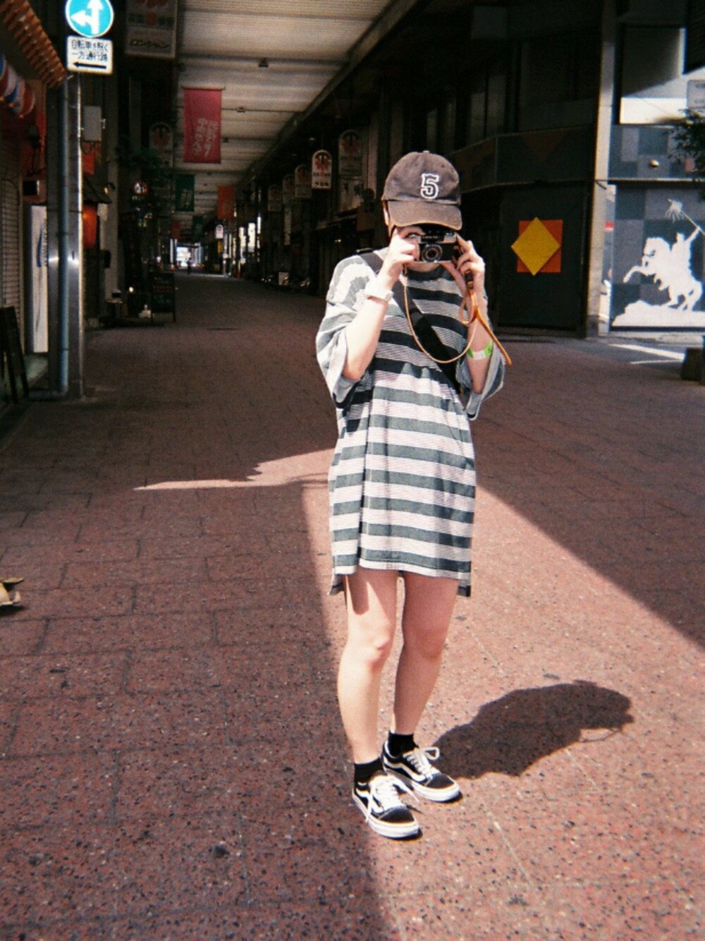 「used、VANS、フィルムカメラ」｜「usedのアイテム（ワンピース、グリーン系）」を使った、ゆんさん（レディース・160cm）の秋コーディネートの1枚目の写真