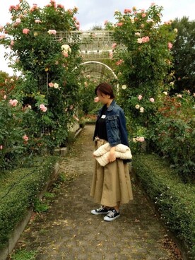 「肩掛け」｜「アイテム（デニムジャケット）」を使った、moco♡さん（レディース・159cm）の秋コーディネート