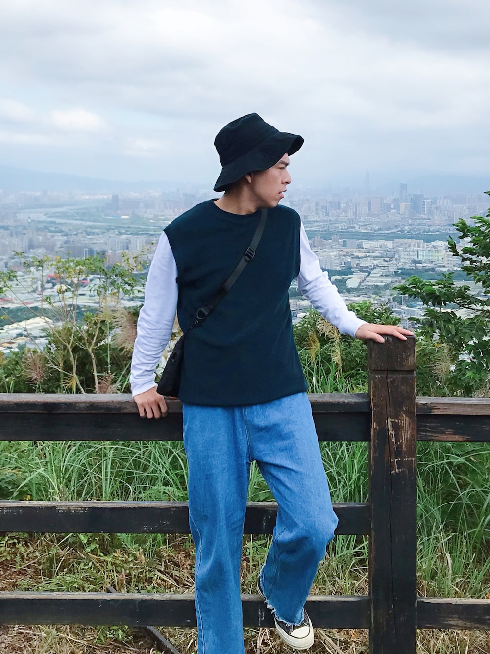 「agnes b.のJ000 CHAPEAU コットンハット（ハット、ブラック系）」を使った、陳さん（メンズ・171cm）の秋コーディネートの1枚目の写真