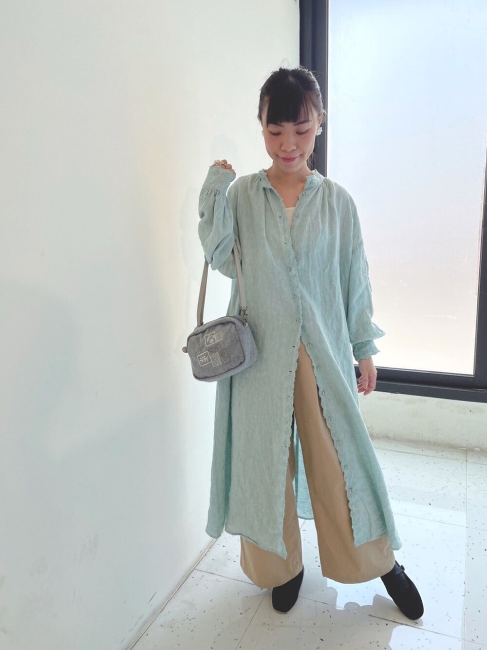 「ootd、Samansa Mos2、SM2、SM2コーデ、spring、春コーデ、Taiwan、天然素材」｜「Samansa Mos2のお花のパッチワーク刺繍ミニショルダー（ショルダーバッグ、グレー系）」を使った、Hui Hui💋💐さん（レディース・160cm）の春コーディネートの1枚目の写真