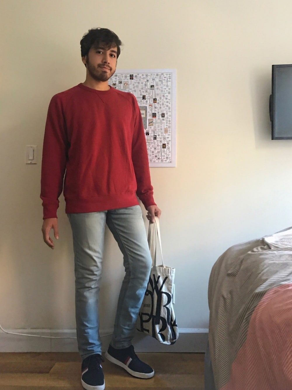 「fall、autumn、sweater、UNIQLO、NEW YORK」｜「CHANELのアイテム（香水、イエロー系）」を使った、rayanjkさん（メンズ・183cm）の秋コーディネートの1枚目の写真