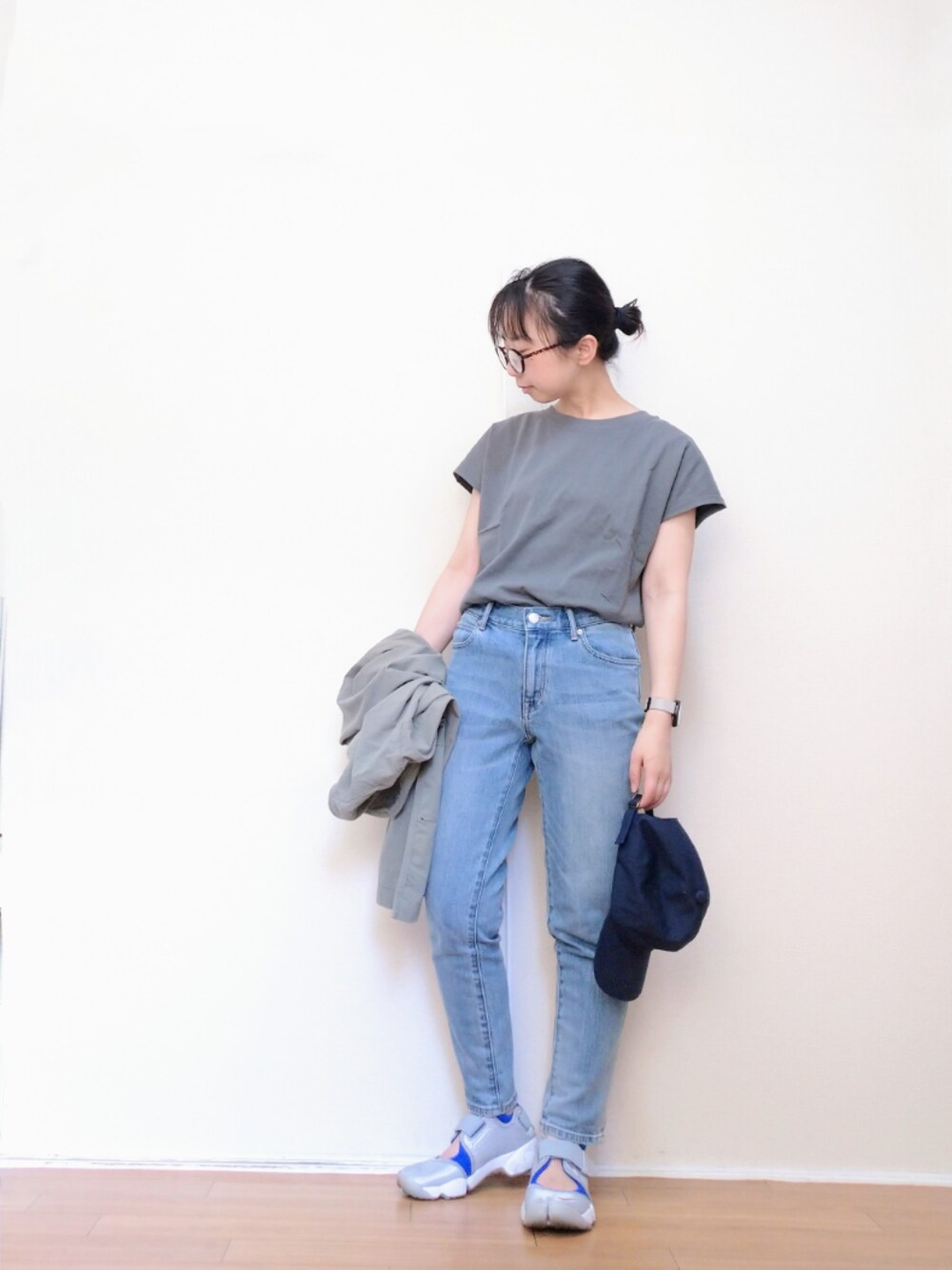 「春夏コーデ、フレンチスリーブ、UNIQLO、zozoデニム、カジュアル、エアリフト、NIKE、低身長、プチプラ」｜「UNIQLOのコットンリラックスフレンチスリーブT（半袖）（Tシャツ/カットソー、グレー系）」を使った、はらさん（レディース・151cm）の春コーディネートの1枚目の写真