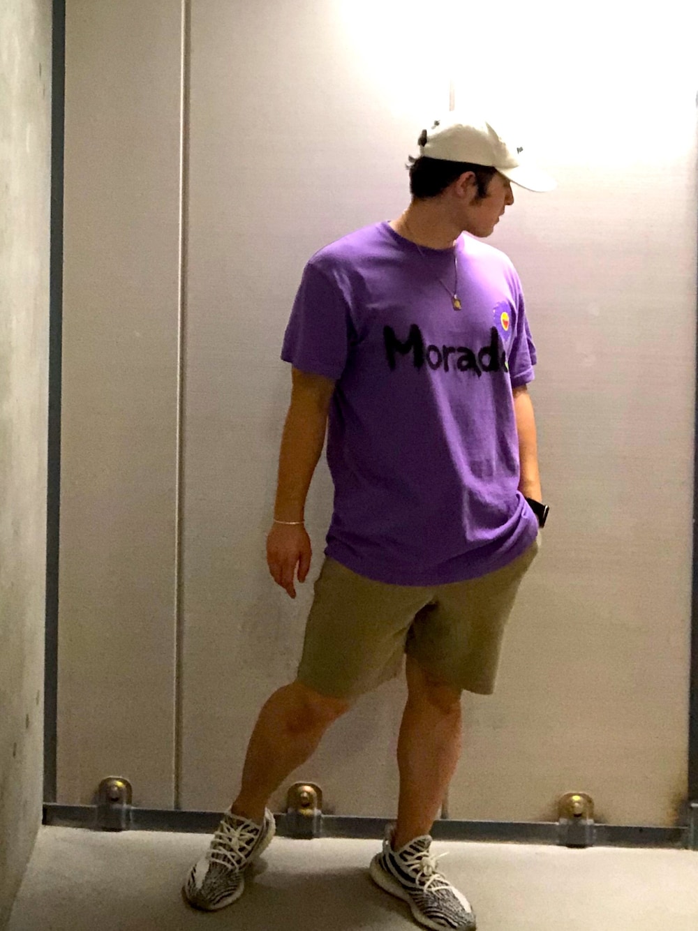 「カジュアル、ゆるコーデ、Tシャツ、今日のコーデ、おしゃれさんと繋がりたい、短パン、スニーカー、低身長、プチプラコーデ」｜「kaikai kikiのアイテム（Tシャツ/カットソー、パープル系）」を使った、keisukeさん（メンズ・168cm）の夏コーディネートの1枚目の写真