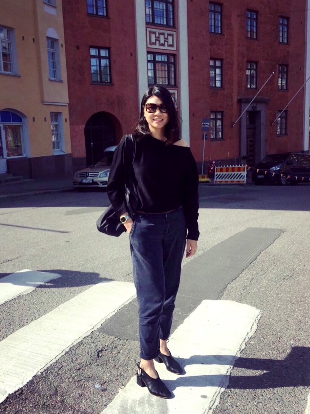 「COS、ZARA、GUCCI、dressup、girl、STYLE、hkgirl、Finland、Scandinavia、autumn」｜「COSのアイテム（シャツ/ブラウス、ブラック系）」を使った、Danielle Yipさん（レディース・171cm）の夏コーディネートの1枚目の写真