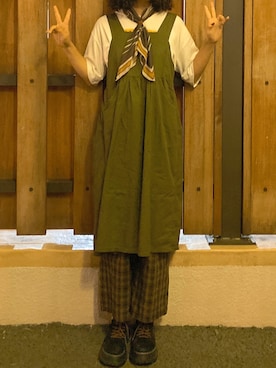 「友情贊助のアイテム（スカート、グリーン系）」を使った、安柏さん（レディース・168cm）の秋コーディネート