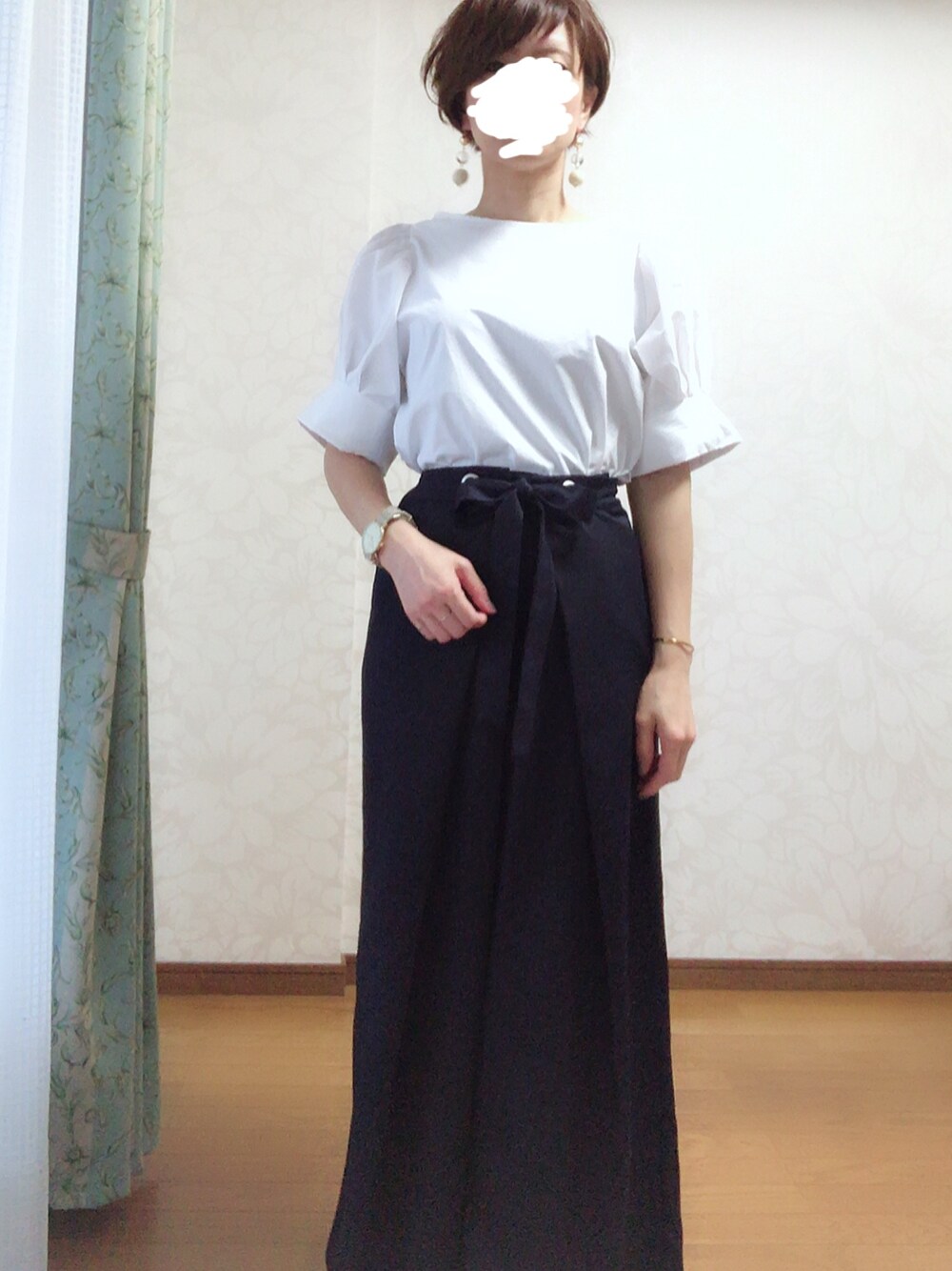 「仕事着」｜「TRIWAのアイテム（ブレスレット、ゴールド系）」を使った、zさん（レディース・154cm）の夏コーディネートの1枚目の写真