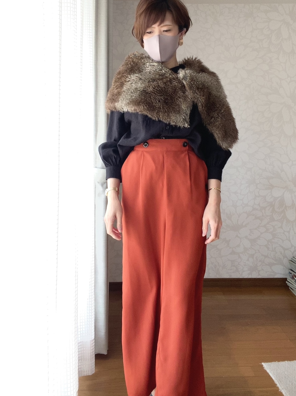 「ZARAのアイテム（パンツ、オレンジ系）」を使った、zさん（レディース・154cm）の冬コーディネートの1枚目の写真