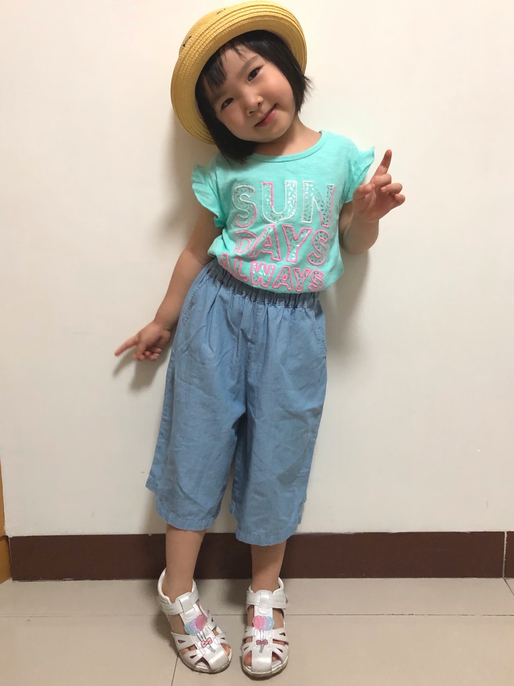「夏、夏コーデ、薄色デニム」｜「GAPのアイテム（Tシャツ/カットソー、グリーン系）」を使った、eazy妹さん（キッズ・100cm）の春コーディネートの1枚目の写真