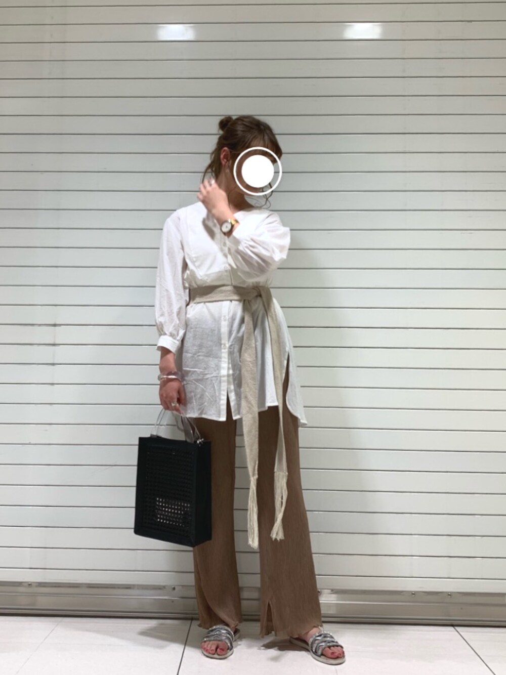「カジュアル、Kastane、kastane_ootd、おしゃれさんと繋がりたい、楊柳パンツ、BIGシャツ、フリンジベルト」｜「Kastaneのアイテム（シャツ/ブラウス、ホワイト系）」を使った、AIRIさん（レディース・170cm）の春コーディネートの1枚目の写真