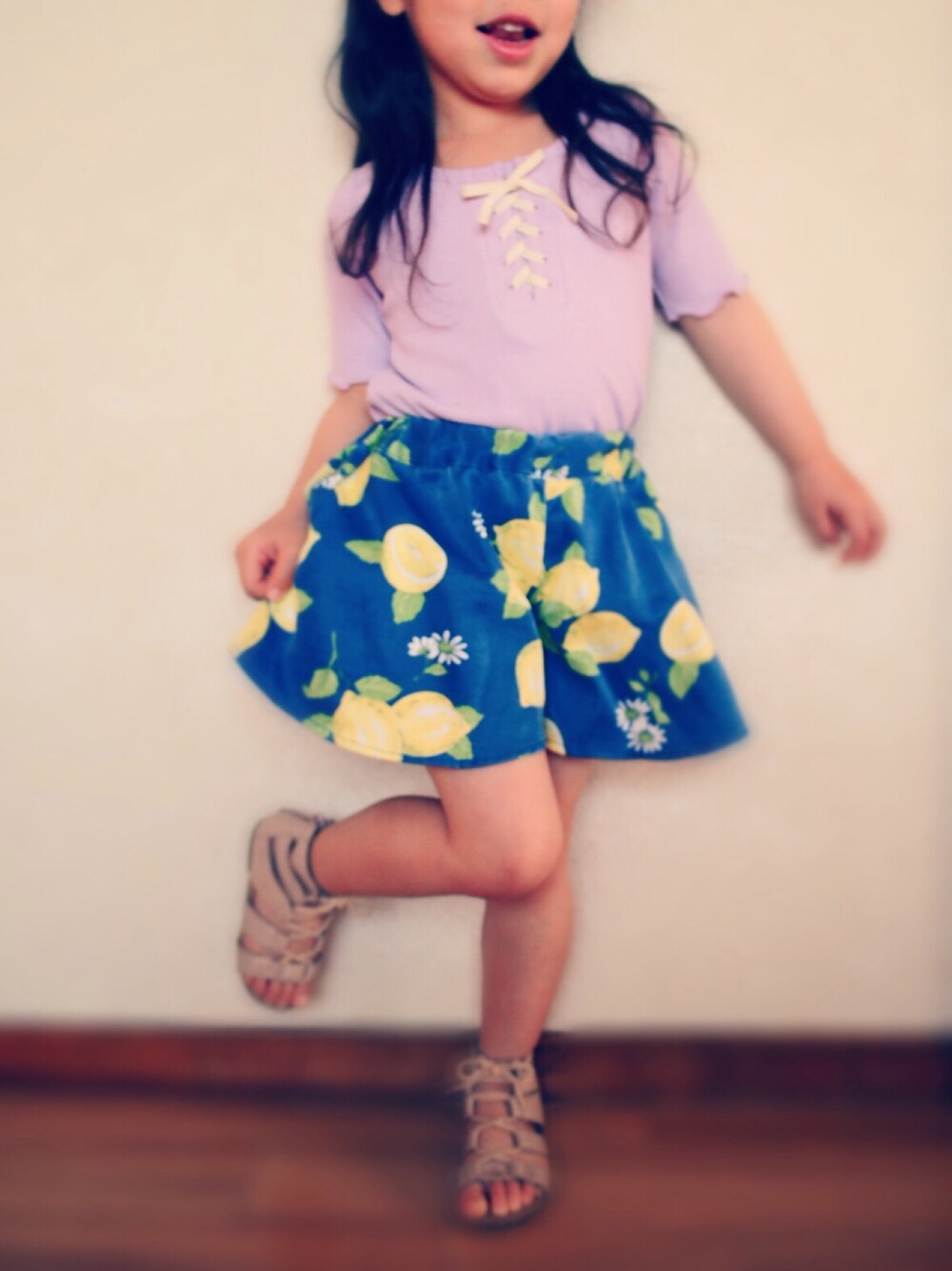 「petit mainのレースアップ5分袖Tシャツ（Tシャツ/カットソー、パープル系）」を使った、Yuripoさん（キッズ・90cm）の春コーディネートの1枚目の写真