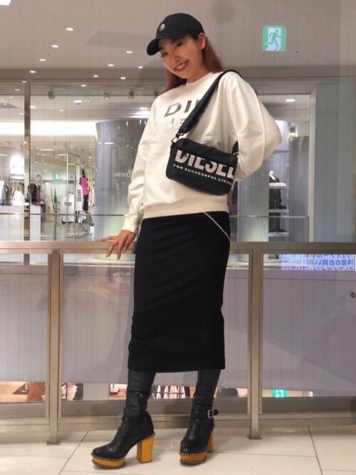 DIESEL（ディーゼル）の「レディース BIGロゴジッパー 2WAY