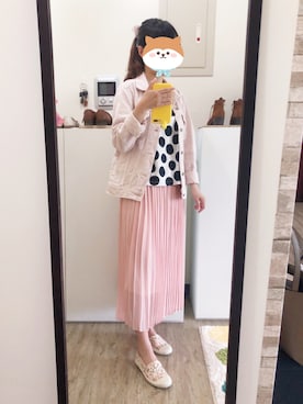 「アイテム（デニムジャケット、ピンク系）」を使った、momoさん（レディース・156cm）の春コーディネート