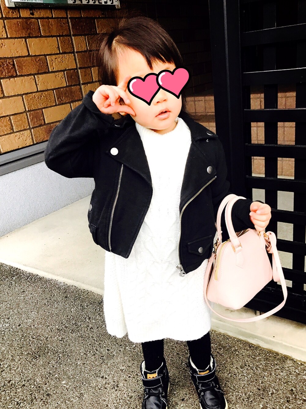 「女の子」｜「BREEZEのアイテム（ライダースジャケット、ブラック系）」を使った、yunaさん（キッズ・90cm）の冬コーディネートの1枚目の写真
