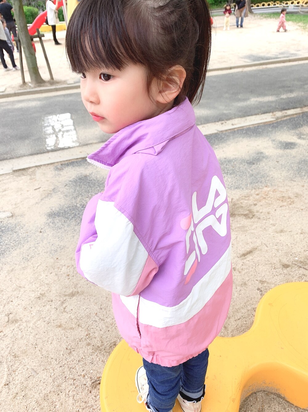 「ライトオン キッズ、5歳女の子、ポーニーテール」｜「Right-onのアイテム（ジャケット/アウター、パープル系）」を使った、yunaさん（キッズ・100cm）の春コーディネートの1枚目の写真